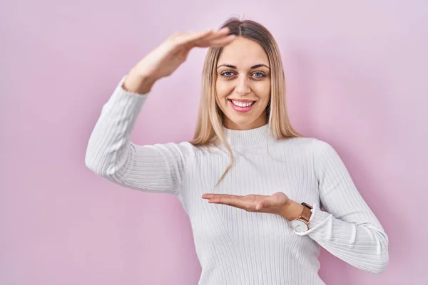 Young Blonde Woman Wearing White Sweater Pink Background Gesturing Hands — Stock Photo, Image