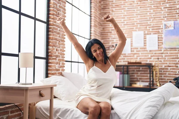 Middle Age Hispanic Woman Waking Stretching Arms Bedroom — Foto de Stock