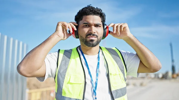 African American Man Builder Wearing Headphones Street — Stock Photo, Image