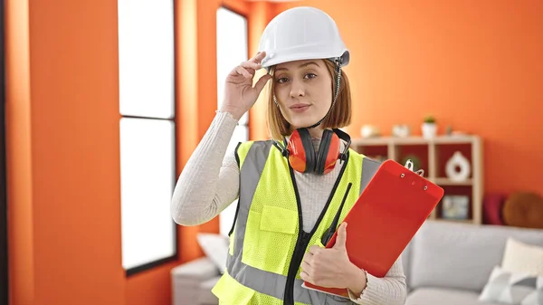 Young Blonde Woman Architect Holding Clipboard Home — Stock Photo, Image