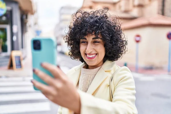 Young Middle East Woman Excutive Smiling Confident Make Selfie Smartphone — 图库照片