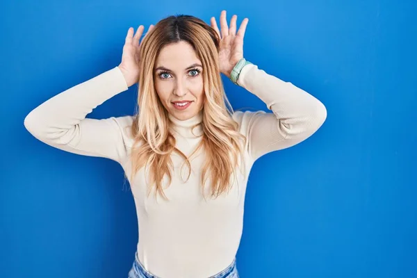 Young Caucasian Woman Standing Blue Background Doing Bunny Ears Gesture — Stock fotografie