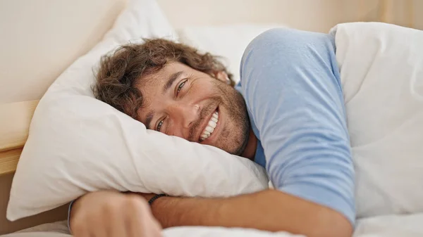 Young Hispanic Man Smiling Confident Lying Bed Bedroom — Stock Photo, Image