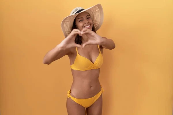 Young Hispanic Woman Wearing Bikini Summer Hat Smiling Love Doing — Foto Stock