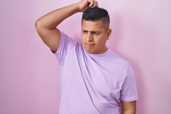 Young Hispanic Man Standing Pink Background Confuse Wondering Question Uncertain — Stock Photo, Image