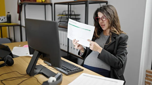 Young Pregnant Woman Business Worker Having Video Call Showing Document — Stock Photo, Image