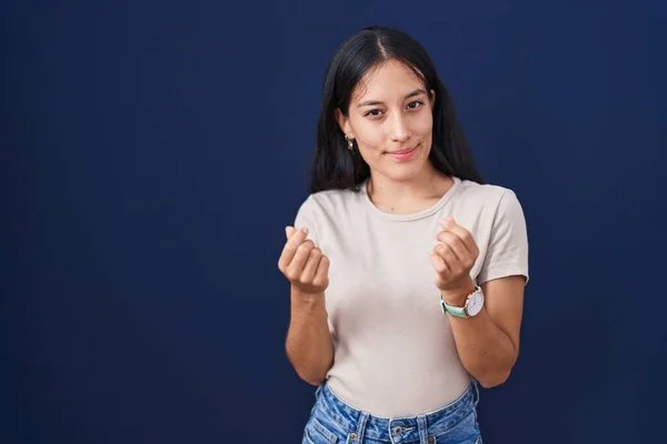 Young Hispanic Woman Standing Blue Background Doing Money Gesture Hands — Stock Photo, Image