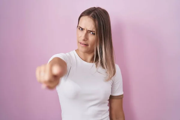 Blonde Caucasian Woman Standing Pink Background Pointing Displeased Frustrated Camera — Stock Photo, Image
