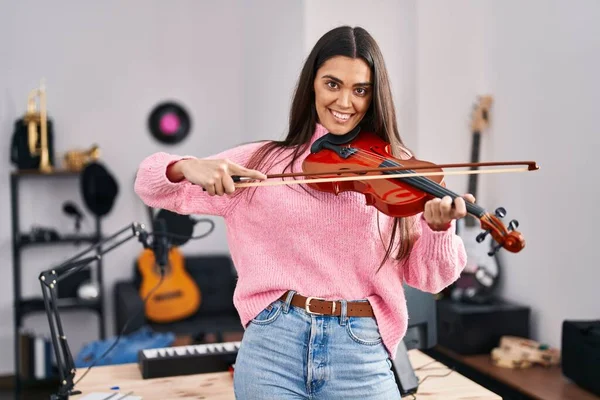 Young Hispanic Woman Musician Singing Song Playing Violin Music Studio — Stock Photo, Image