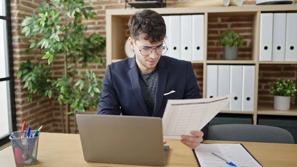 Young Hispanic Man Business Worker Using Laptop Reading Document Office — ストック写真