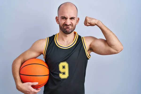 Young Bald Man Beard Wearing Basketball Uniform Holding Ball Strong — Stock Photo, Image