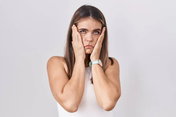 Mulher Jovem Hispânica Sobre Fundo Branco Mãos Cansadas Cobrindo Rosto — Fotografia de Stock