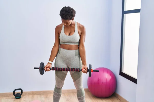 African American Woman Training Weight Sport Center — Stock Photo, Image