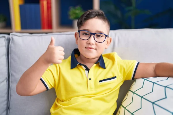 Young Hispanic Kid Sitting Sofa Home Smiling Happy Positive Thumb — Stock Photo, Image