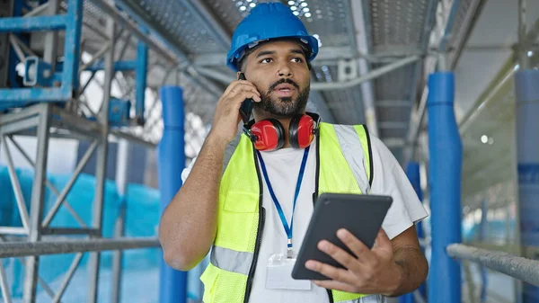 African American Man Builder Talking Smartphone Using Touchpad Street — Stock Photo, Image
