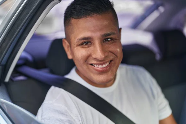 Young Latin Man Smiling Confident Wearing Car Belt Street — ストック写真