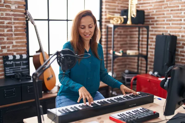 Young Woman Musician Playing Piano Keyboard Music Studio — Photo