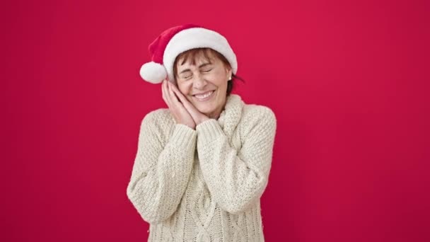 Mature Hispanic Woman Smiling Confident Wearing Christmas Hat Isolated Red — Stock Video