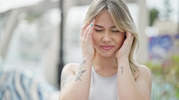 Young Blonde Woman Suffering Headache Park — Vídeo de Stock