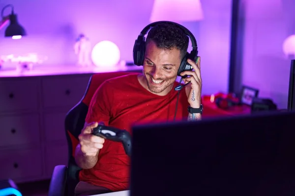Young Hispanic Man Streamer Playing Video Game Using Joystick Gaming — Zdjęcie stockowe