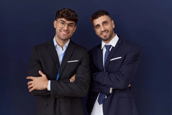 Dois Homens Negócios Hispânicos Vestindo Roupas Negócios Rosto Feliz Sorrindo — Fotografia de Stock