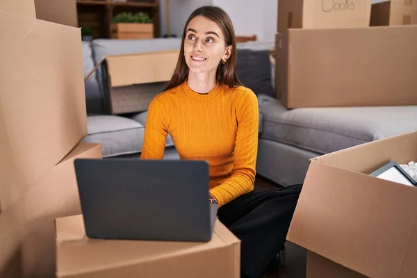Young Caucasian Woman Using Laptop Sitting Floor New Home — Foto Stock