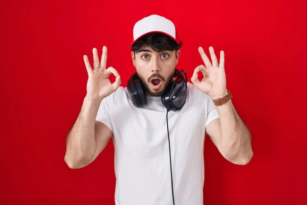 Hispanic Man Beard Wearing Gamer Hat Headphones Looking Surprised Shocked — Stock Photo, Image