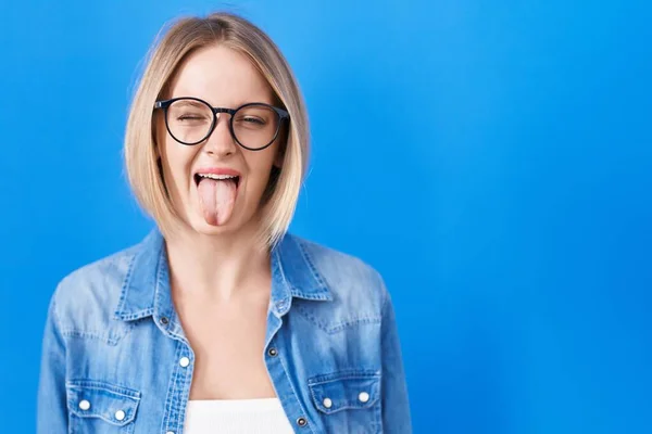 Young Caucasian Woman Standing Blue Background Sticking Tongue Out Happy — Stock Fotó