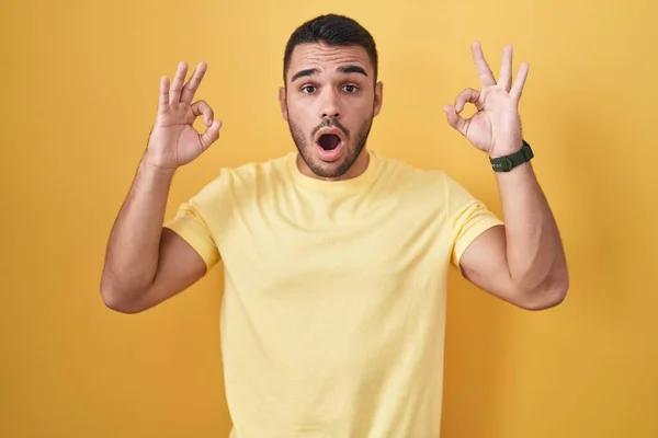 Young Hispanic Man Standing Yellow Background Looking Surprised Shocked Doing — Photo