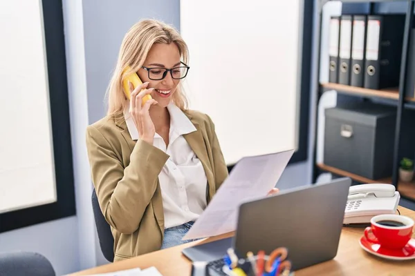 Young Blonde Woman Business Worker Talking Smartphone Working Office — Fotografia de Stock
