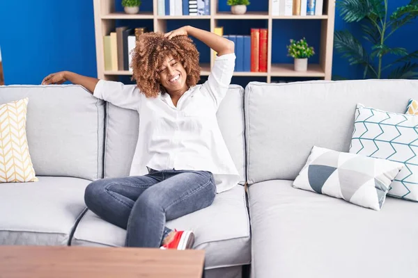 African American Woman Smiling Confident Sitting Sofa Home — Foto de Stock