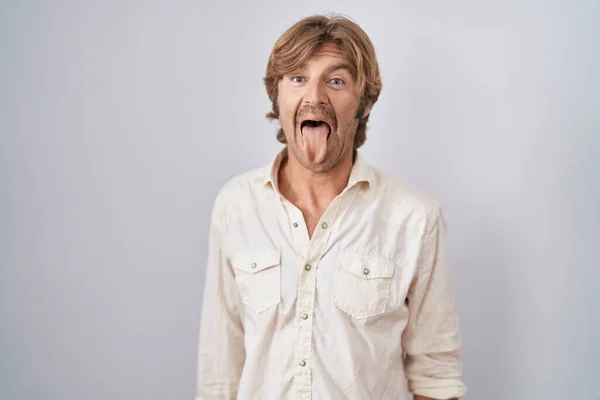 Middle Age Man Standing Isolated Background Sticking Tongue Out Happy — Stock Photo, Image