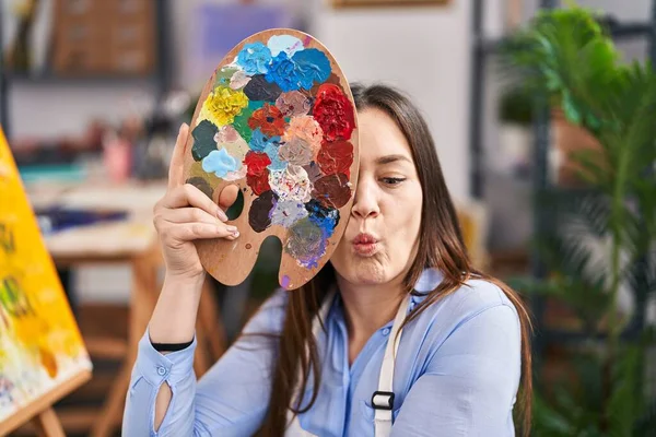 Young Brunette Woman Covering Face Painter Palette Making Fish Face — Stock Photo, Image