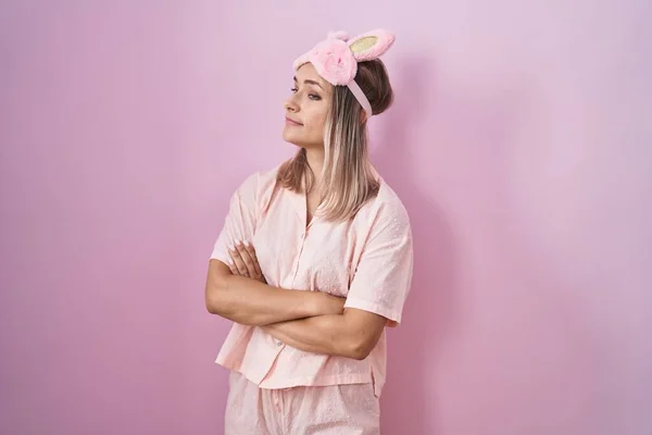 Blonde Caucasian Woman Wearing Sleep Mask Pajama Looking Side Arms — Stock Photo, Image