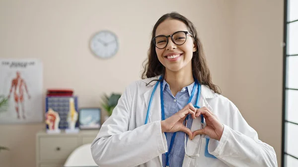 Young Beautiful Hispanic Woman Doctor Smiling Doing Heart Gesture Hands — Stock Photo, Image