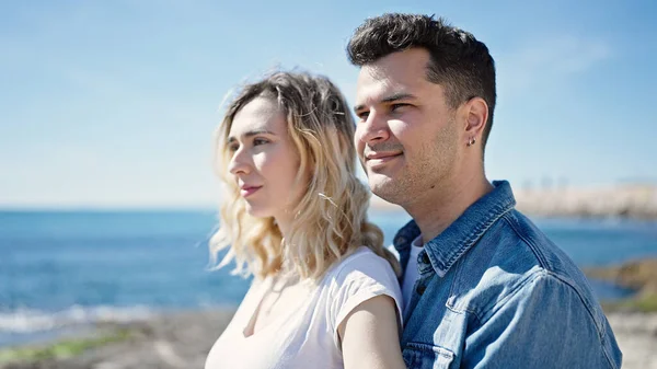 Man Woman Couple Smiling Confident Standing Together Seaside — ストック写真