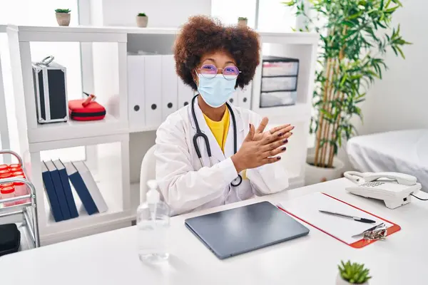 African American Woman Wearing Doctor Uniform Medical Mask Using Sanitizer — Stock Photo, Image