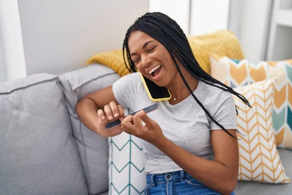 African American Woman Talking Smartphone Using Lime Home — Fotografia de Stock