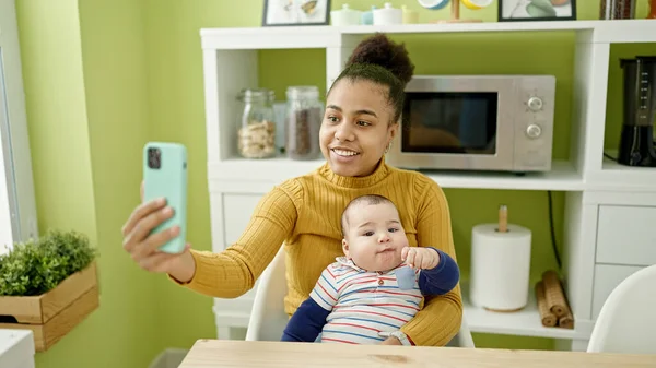 Mother Son Make Selfie Smartphone Breastfeeding Baby Dinning Room — Stock Photo, Image