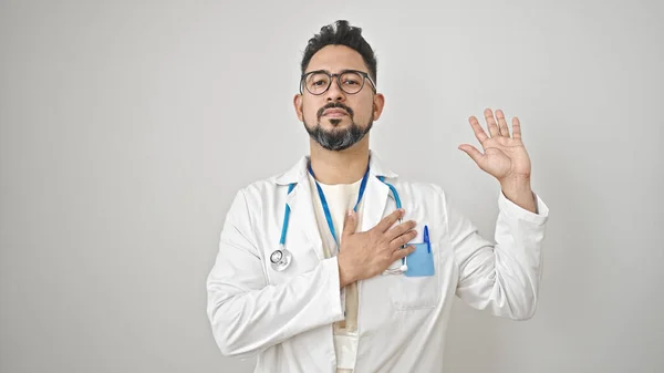 Junge Lateinische Mann Arzt Einen Eid Mit Der Hand Auf — Stockfoto