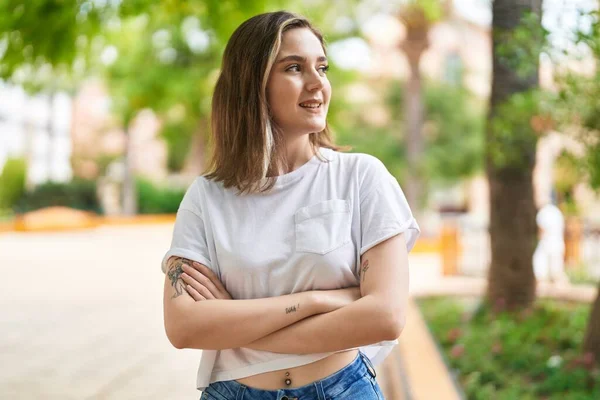 Young Woman Smiling Confident Standing Arms Crossed Gesture Park — Fotografia de Stock