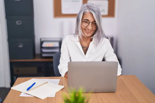 Middle Age Grey Haired Woman Business Worker Using Laptop Working — 图库照片