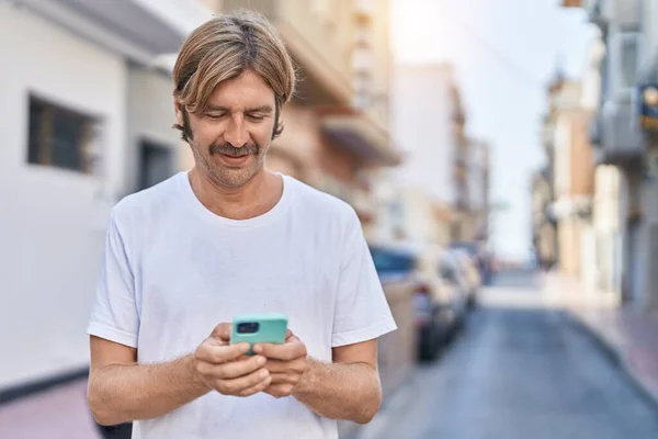 Young Blond Man Smiling Confident Using Smartphone Park — Stok fotoğraf