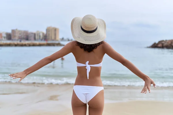 Young African American Woman Wearing Summer Hat Bikini Standing Back — Stockfoto