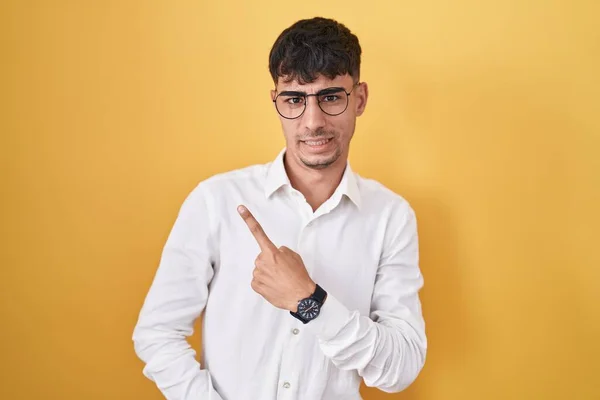 Young Hispanic Man Standing Yellow Background Pointing Aside Worried Nervous — 图库照片