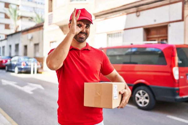 Young Hispanic Man Beard Wearing Delivery Uniform Cap Holding Box — Stock Photo, Image