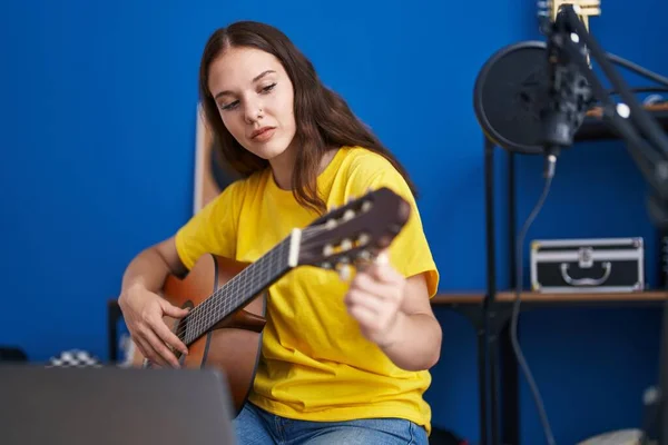 Young Woman Musician Playing Classical Guitar Music Studio — Photo