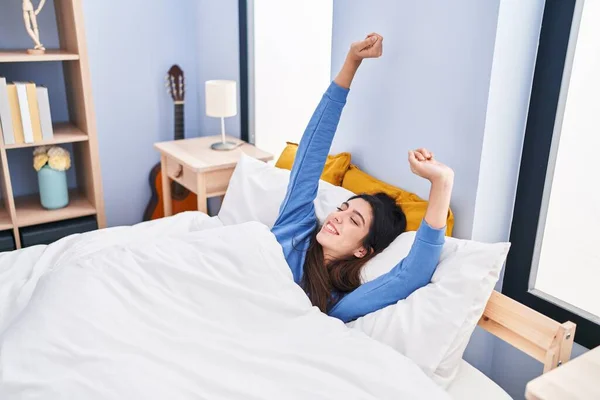 Young Beautiful Hispanic Woman Waking Stretching Arms Bedroom — Stock Photo, Image