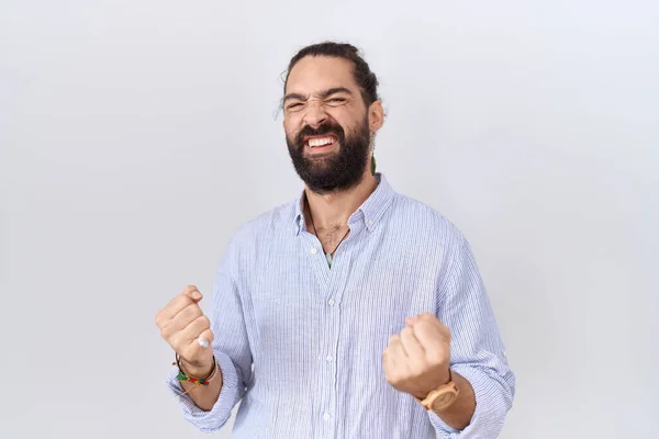 Hombre Hispano Con Barba Vistiendo Camisa Casual Muy Feliz Emocionado —  Fotos de Stock