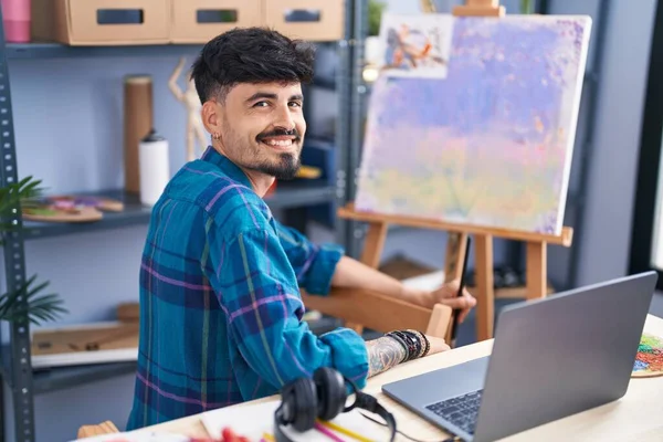 Young Hispanic Man Artist Smiling Confident Drawing Art Studio — 스톡 사진